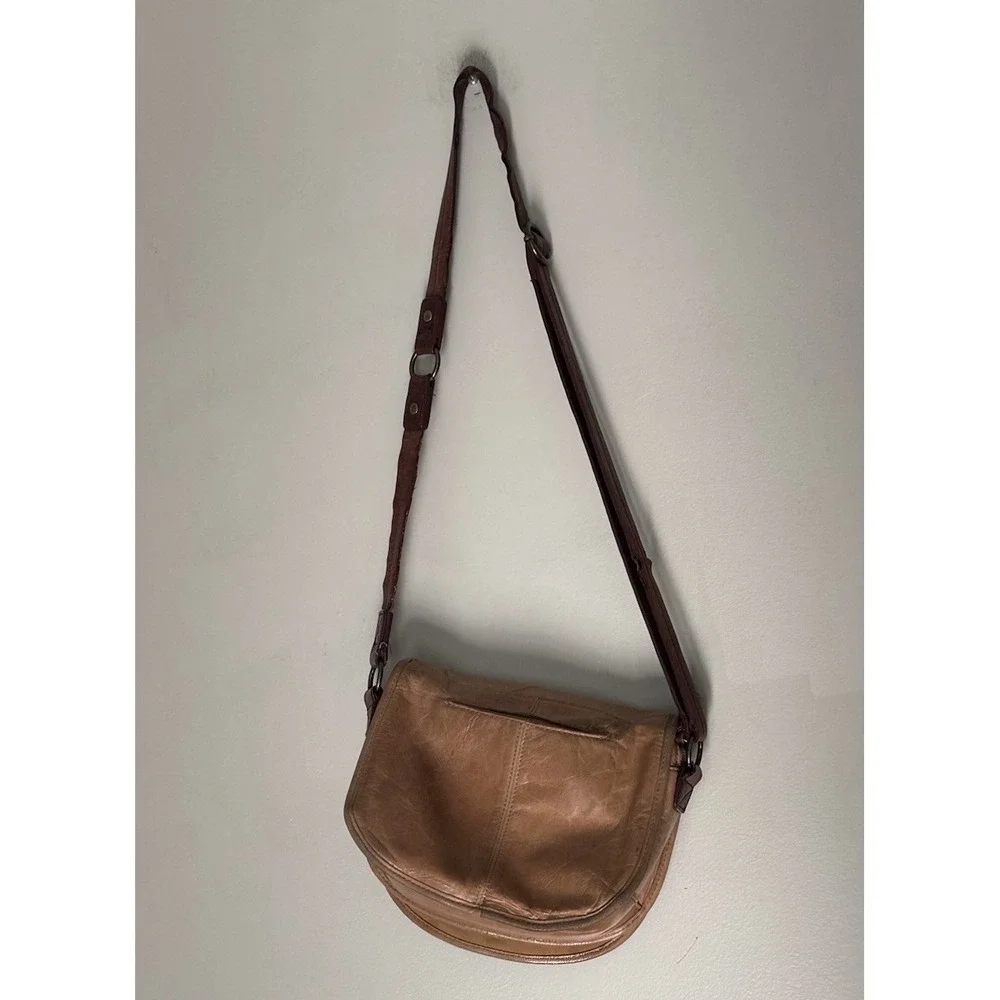 The Sak Crossbody Purse Tan Leather Embroidered Peace Sign Saddle Bag Boho